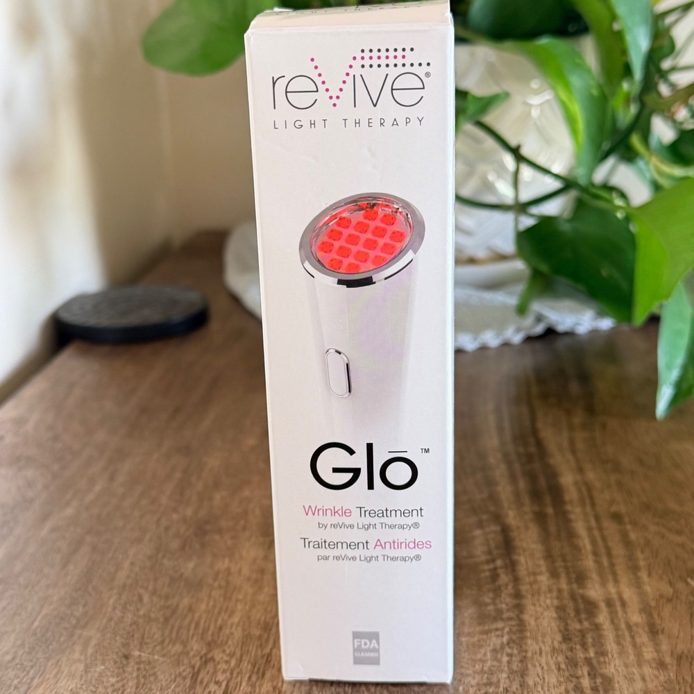 reVive Light Therapy Glo Wrinkle Treatment Women OS‎ White LED Anti-Aging Device